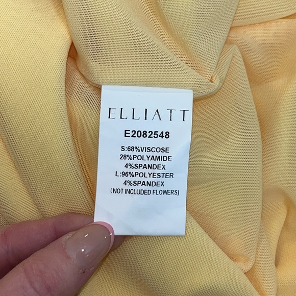 Elliatt NEW “Evee” Maxi Fitted Strapless 3D Floral Dress Yellow Size Medium - Picture 8 of 10